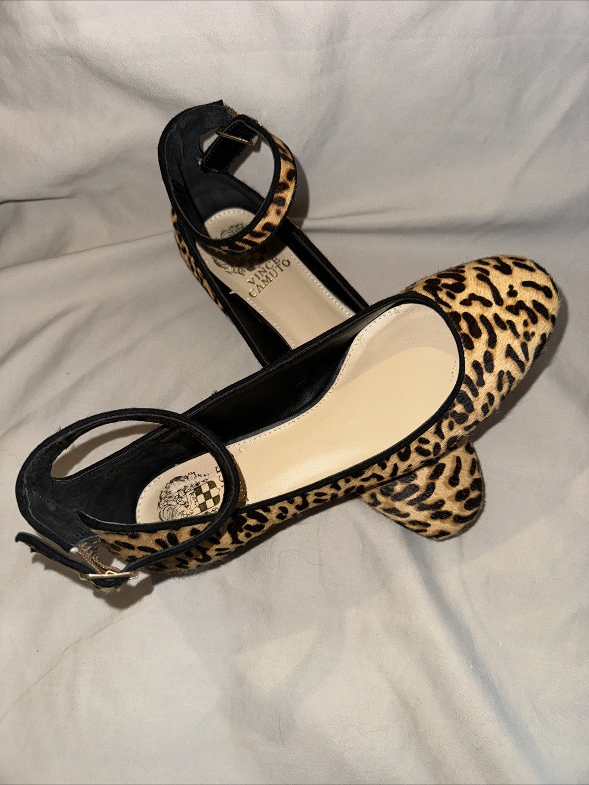 Vince Camino Flats Women’s Size 6 - GENTLY USED!