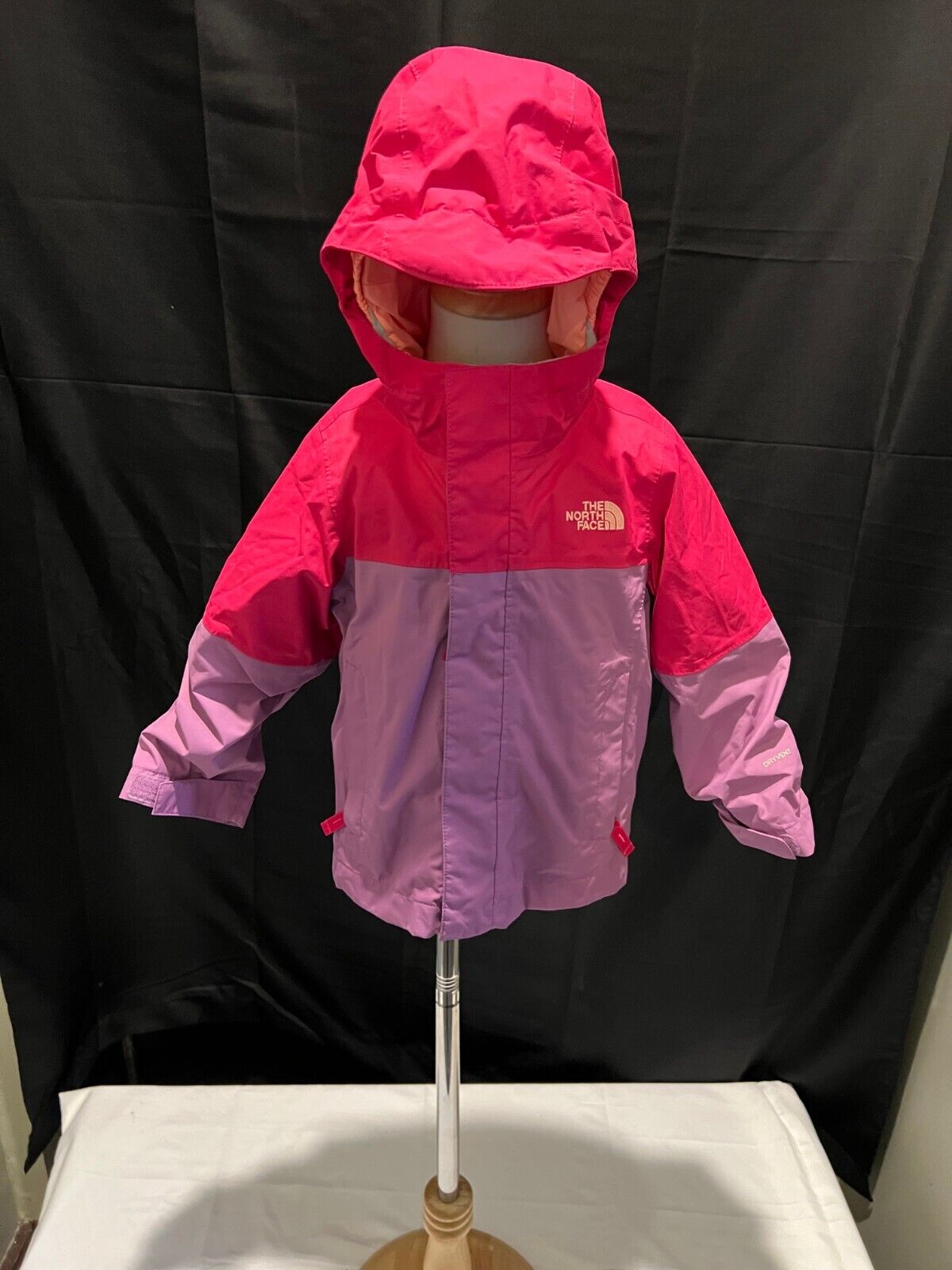 The North Face Coat 2T- GENTLY USED - FREE SHIPPING!