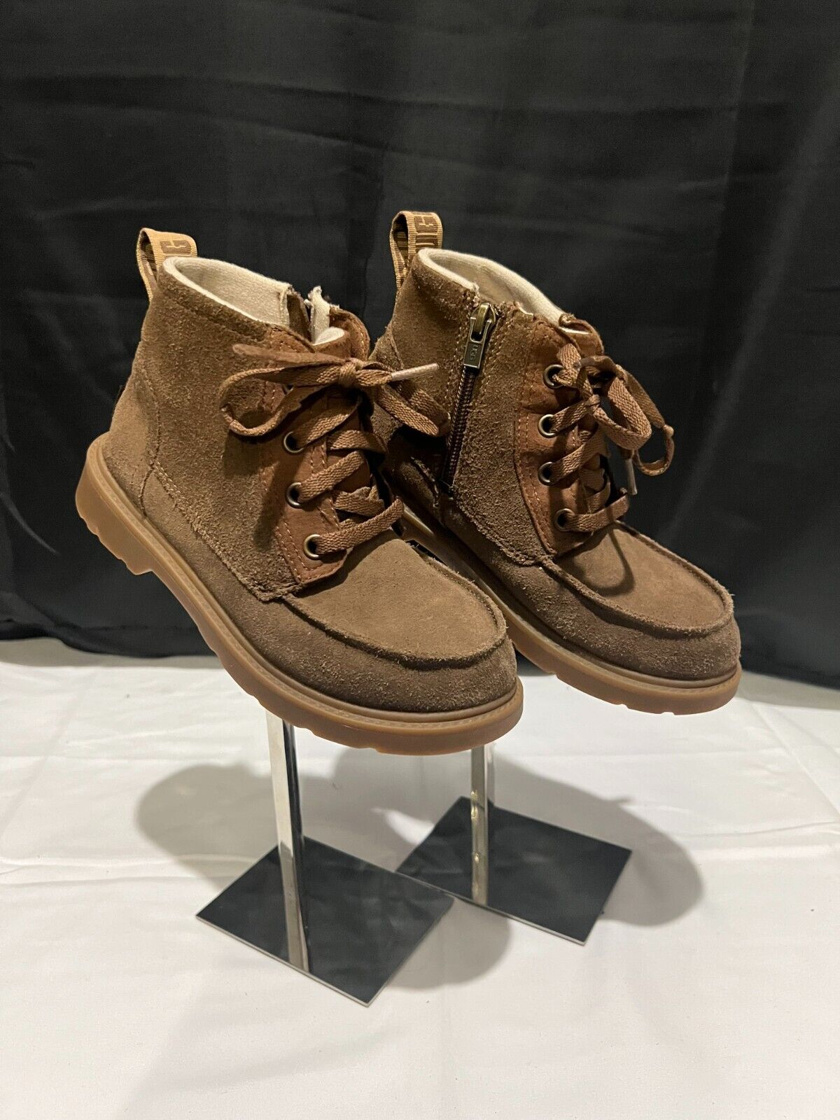 Ugg Boots Youth 2 - Very Gently Used - FREE SHIPPING