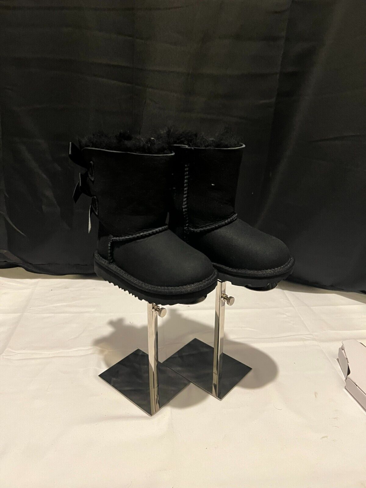 Ugg Boots Children's 6 - NEW IN BOX - FREE SHIPPING