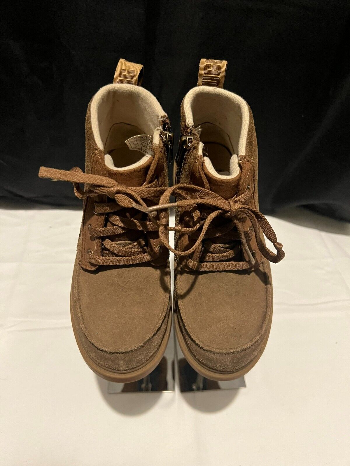 Ugg Boots Youth 2 - Very Gently Used - FREE SHIPPING