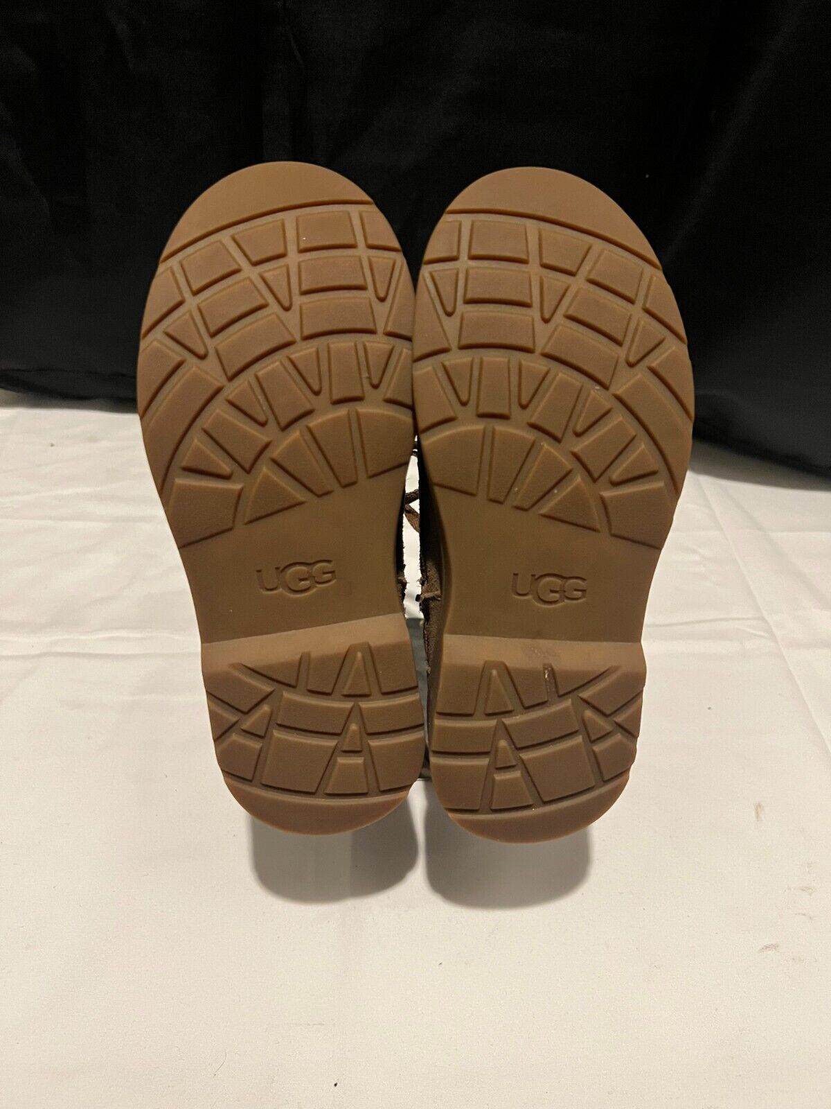 Ugg Boots Youth 2 - Very Gently Used - FREE SHIPPING