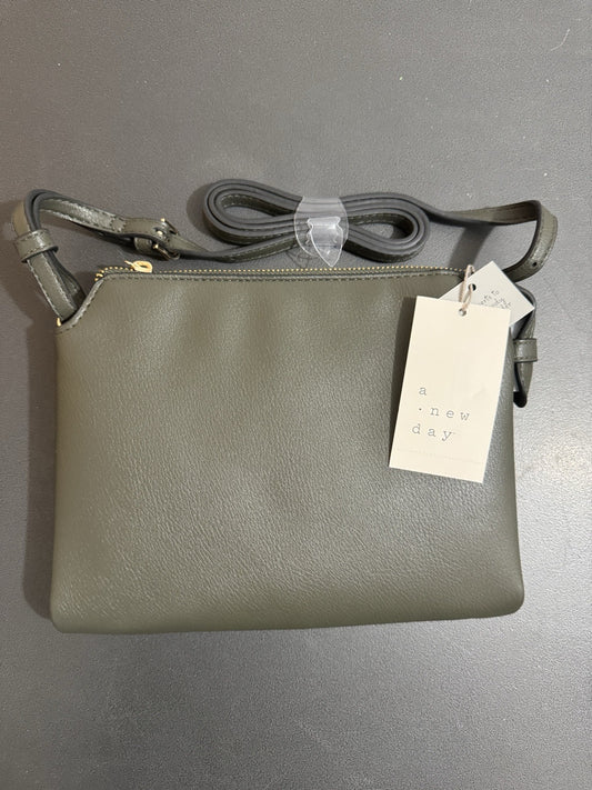 A New Day Women's Small Green Crossbody Bag Purse Vegan Magnetic Closure - NWT